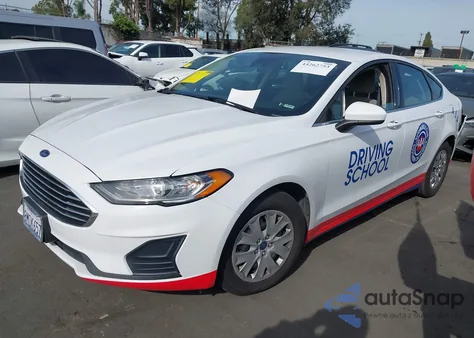 2019 Ford Fusion S z USA, uszkodzony, nr VIN 3FA6P0G71KR277676